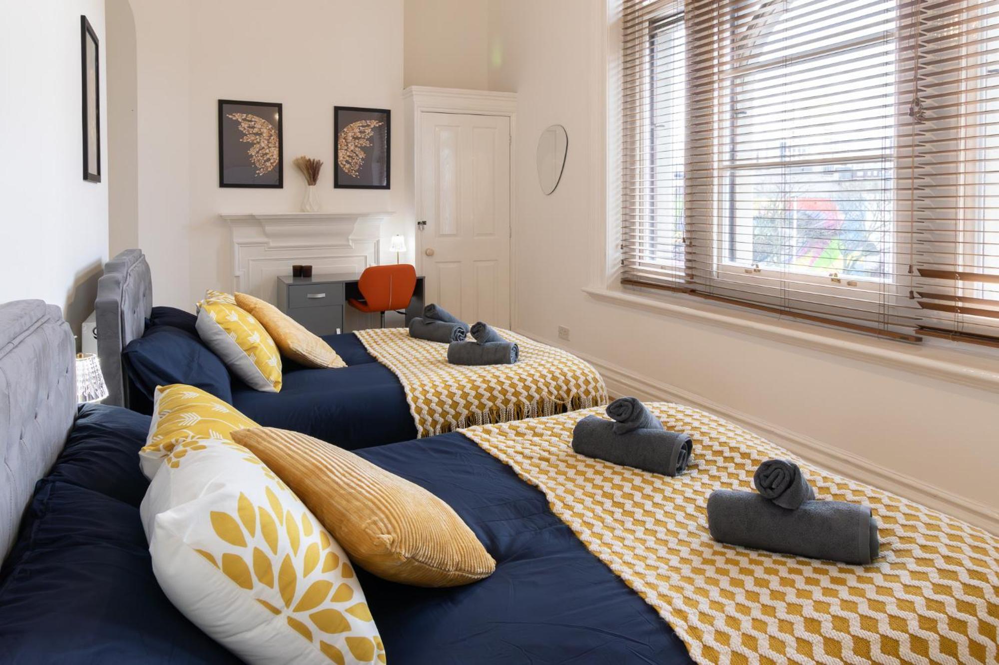 Open Mind - Heart Of Centre - Step Away From Apartment Portsmouth