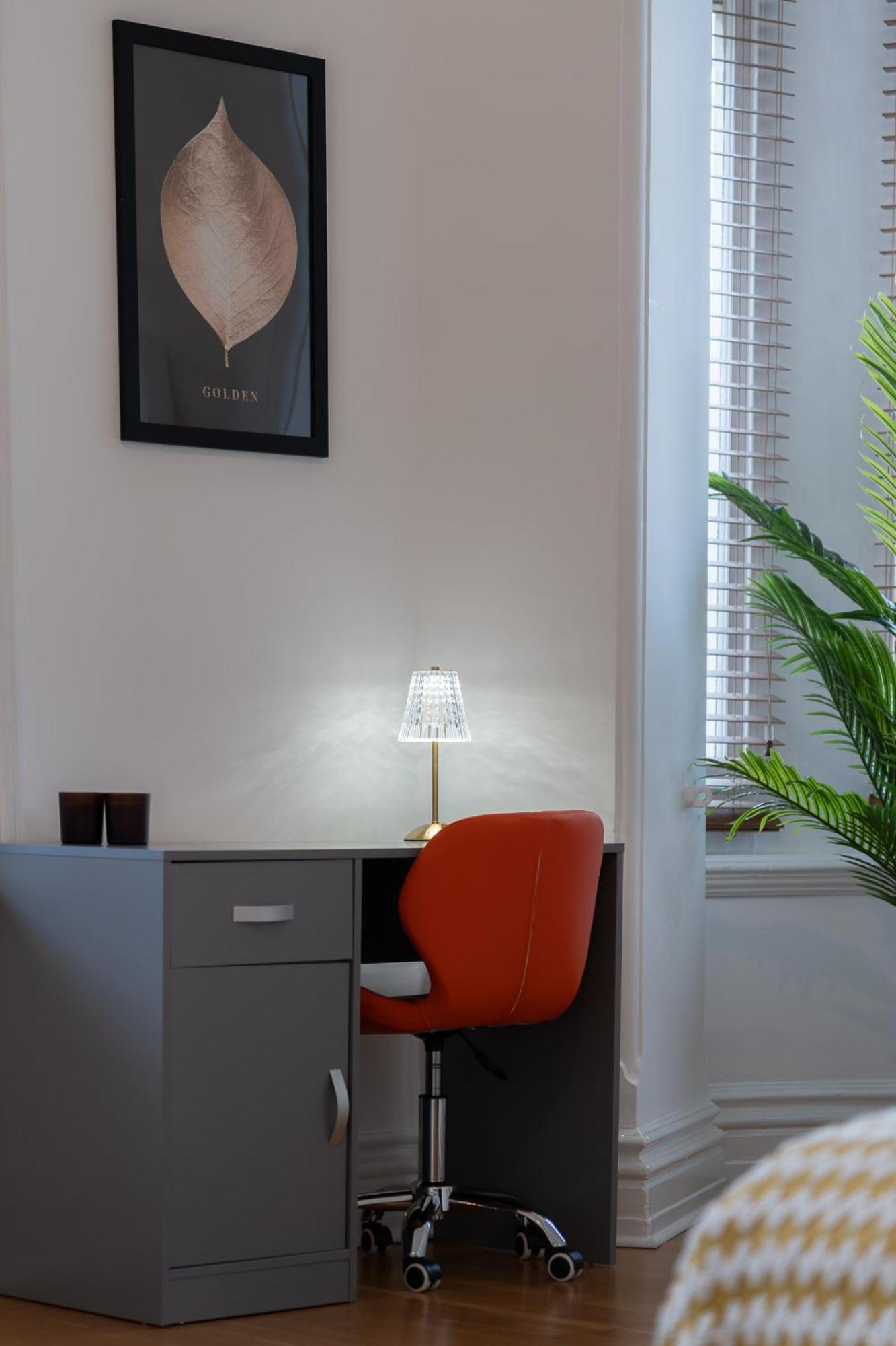 Open Mind - Heart Of Centre - Step Away From Apartment