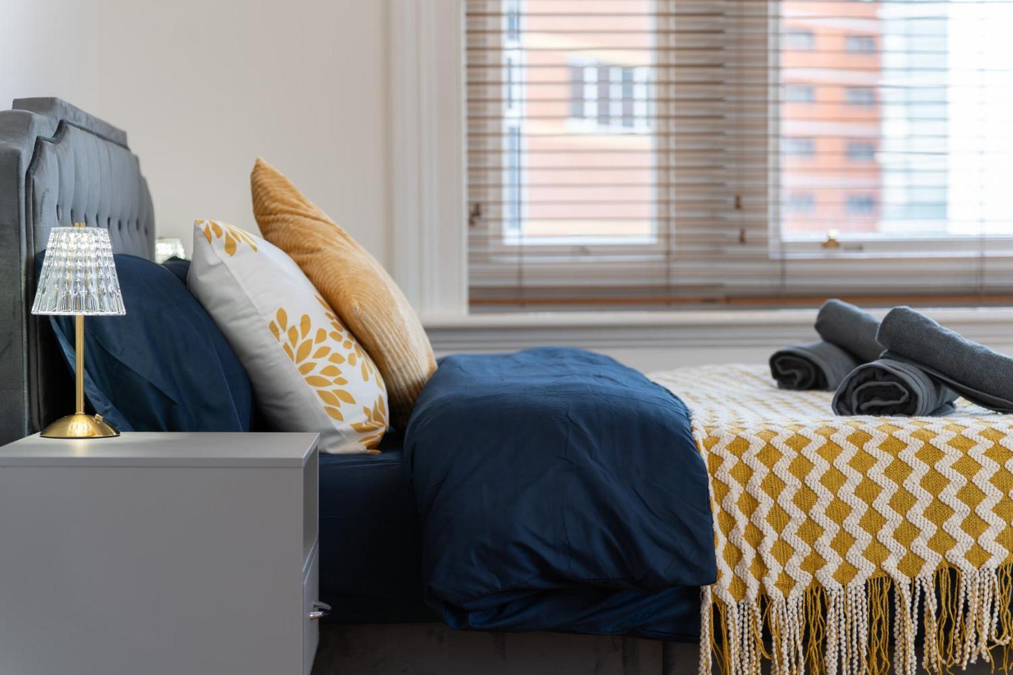 Open Mind - Heart Of Centre - Step Away From Apartment